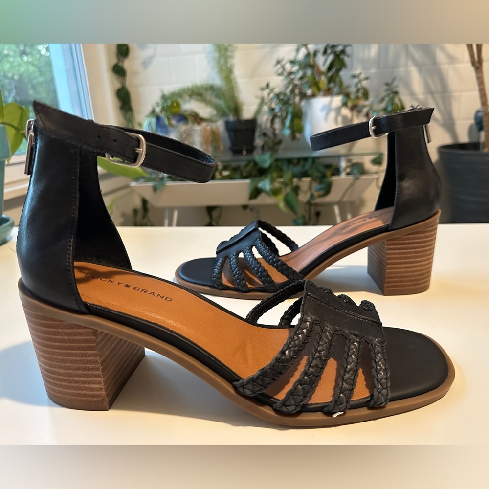 Women’s Lucky Brand Tasmina Leather Block Heel Sandal Size 11M 3 In. Heel 🌟HP🌟
